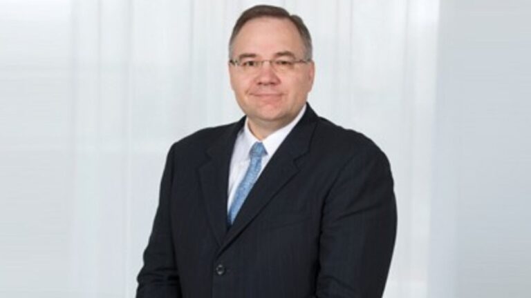 Stephen Tanda AptarGroup